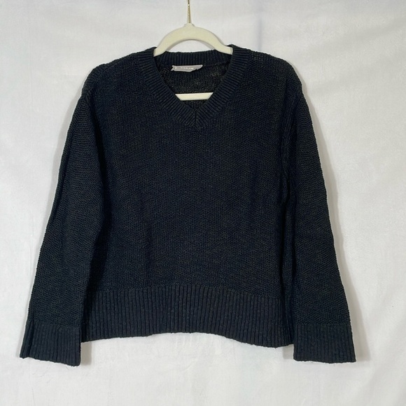 Everlane Sweaters - Everlane chunky dark blue/black V-Neck Sweater
